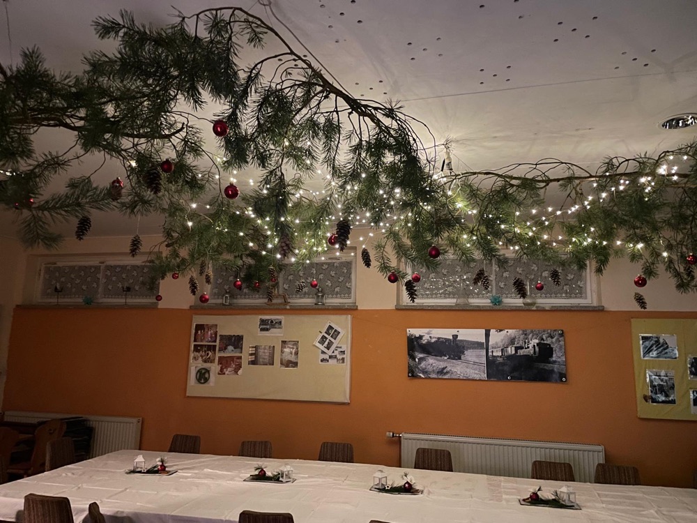 Der weihnachtlich geschmückte Vereinsraum im Vereinsheim